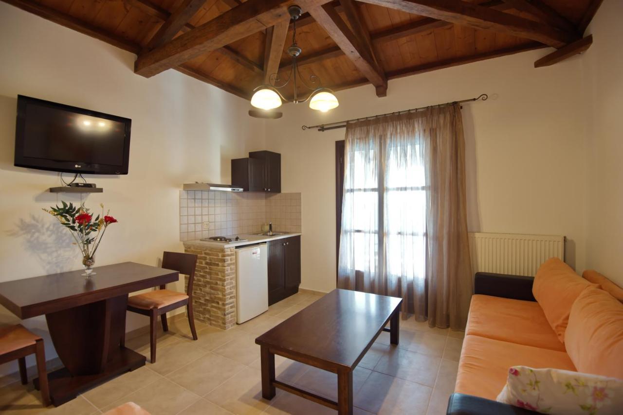 Yalis Hotel Votsi  Екстер'єр фото