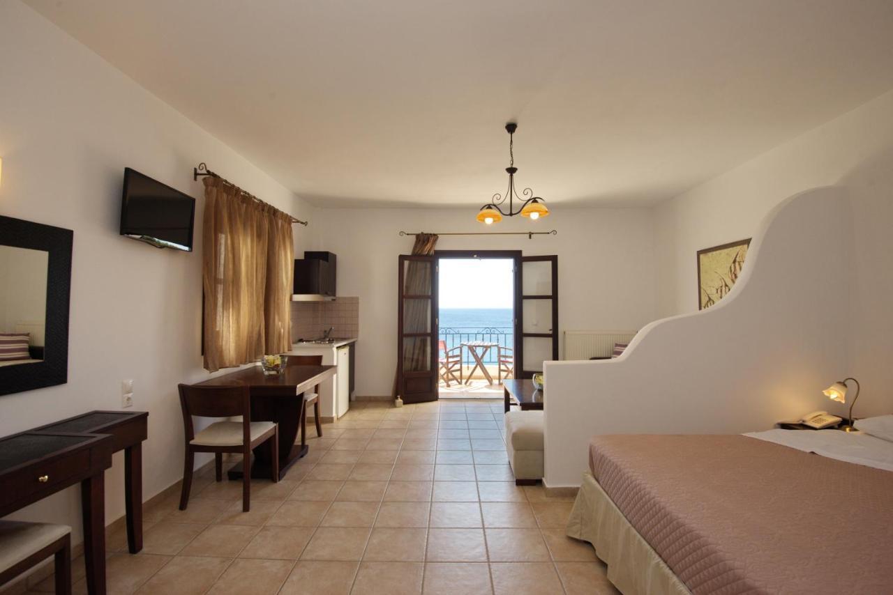 Yalis Hotel Votsi  Екстер'єр фото