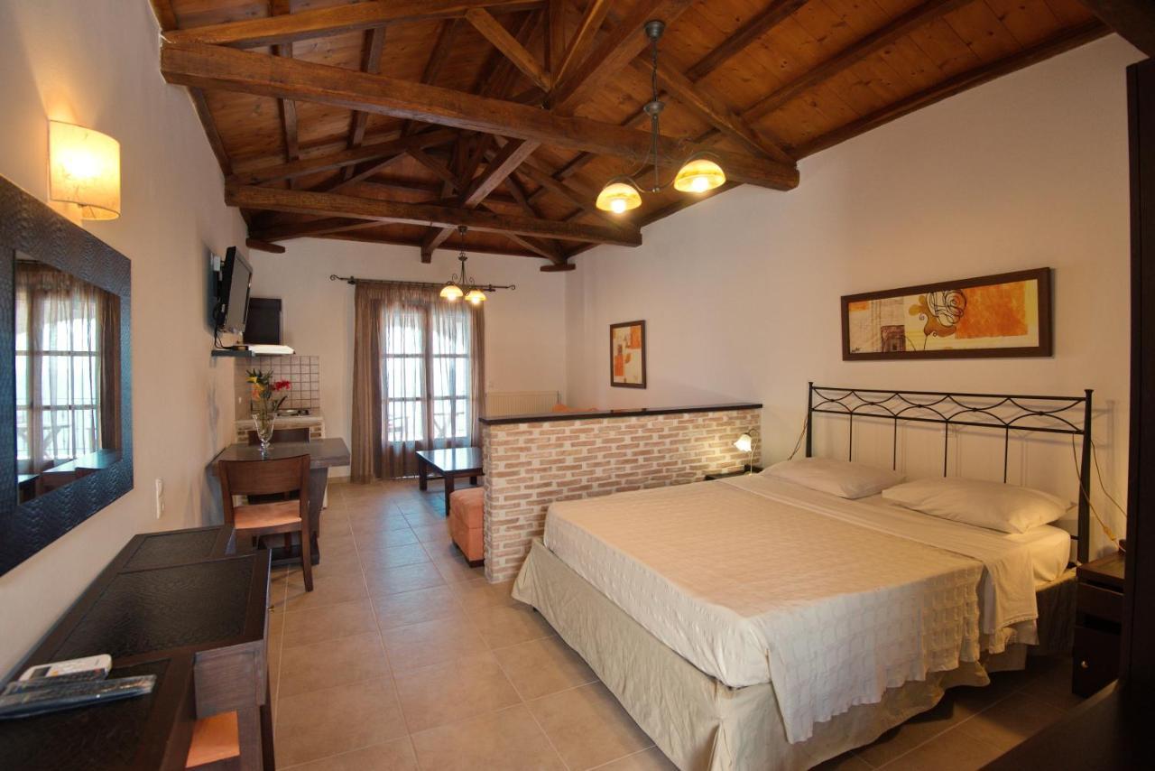Yalis Hotel Votsi  Екстер'єр фото