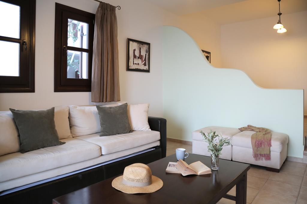 Yalis Hotel Votsi  Екстер'єр фото