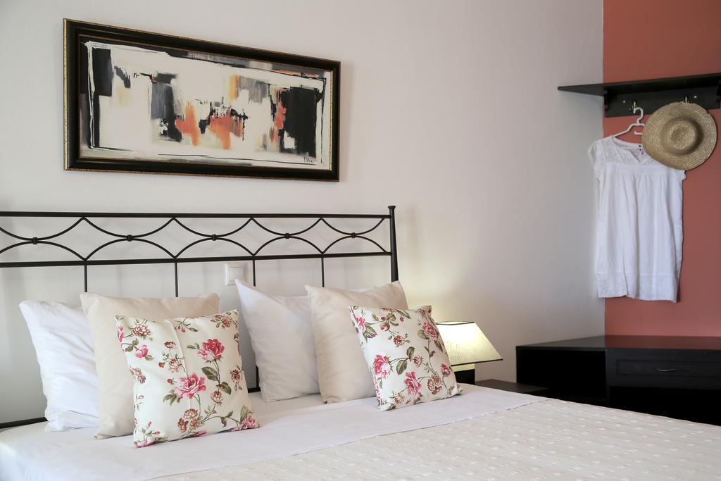 Yalis Hotel Votsi  Екстер'єр фото