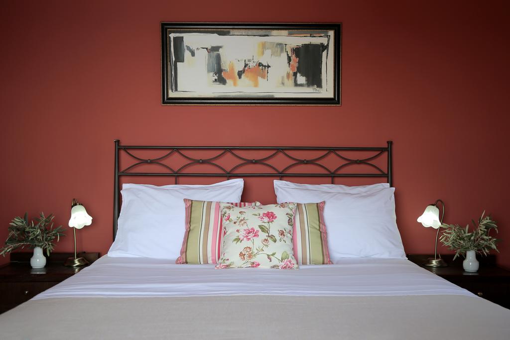 Yalis Hotel Votsi  Екстер'єр фото